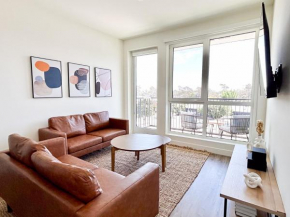 Trendy 2BD 2BTH Apt in Santa Monica!